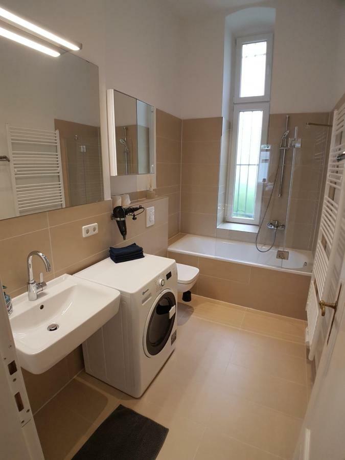 Lang Re By Rockchair Apartments L Superhost Status L 2 Bedrooms Boxspringbeds In City Center - Cozy Family & Business Flair Welcomes You! Berlim Exterior foto